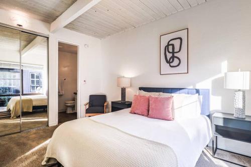 Spectacular & Bright 2BDR & 2 BTH in MDR for 6 pax in Los Angeles, USA