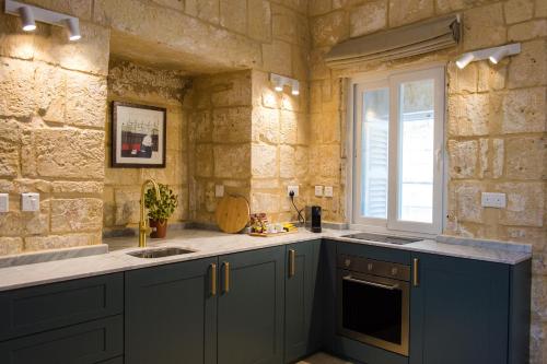 San Anton Suites in แอตตาด