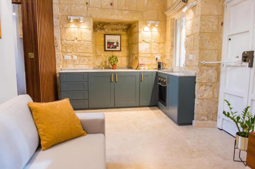 San Anton Suites in แอตตาด