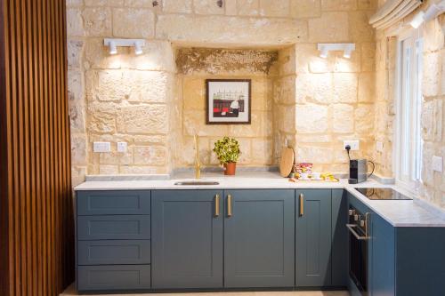 San Anton Suites in แอตตาด