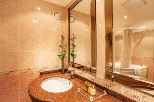 Ramada by Wyndham Sofia City Center, Sofia (photo 5)