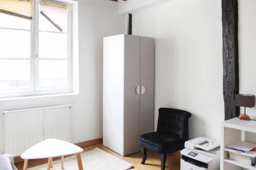Spacious duplex in the heart of Paris - image 9