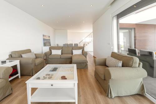 บริการและสิ่งอำนวยความสะดวก, Poolside & Seaview Villa in อเรยา บรังกา