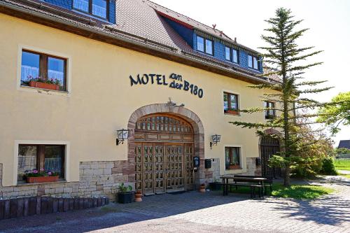 Motel an der B180 in Steigra, Deutschland