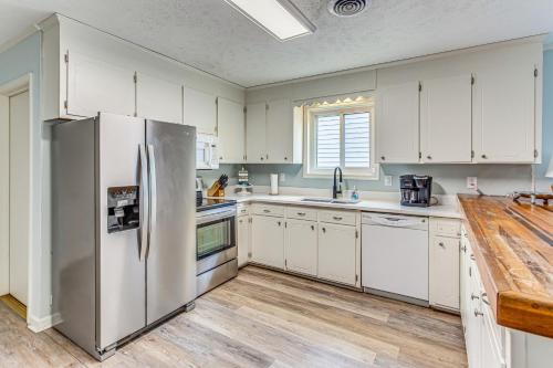 Family Home 11 Miles to Broadway at the Beach - main image