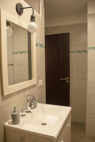 One-Bedroom Apartment image 10