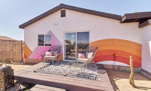 Twin Palms Desert Getaway - Jacuzzi, Fire pit, Meditation room & more in Joshua Tree, USA
