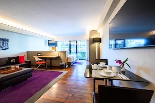 room detail thumbnail 1