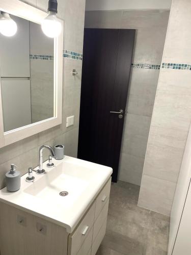 One-Bedroom Apartment image 7