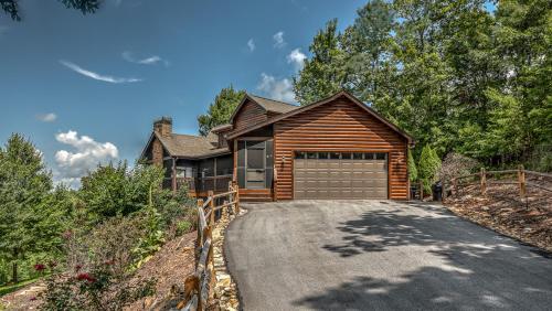 Sunset Ridge Chalet in Mineral Bluff, USA