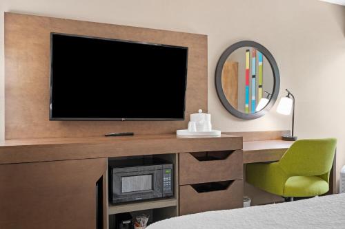 Hampton Inn Cleveland-Westlake - image 13
