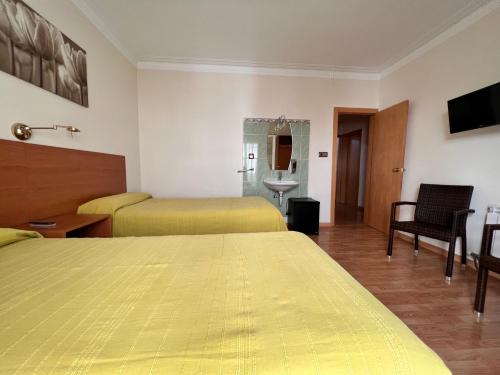Double or Twin Room with Shared Bathroom image 3