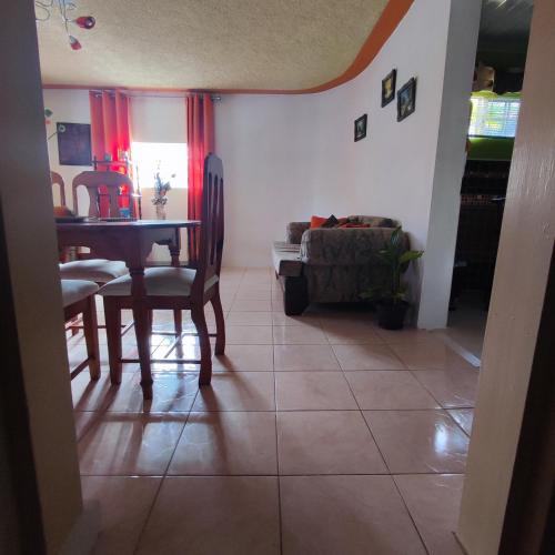 Gables Vacation Rentals with Private Gated Parking Onsite in โอโค ริโอส