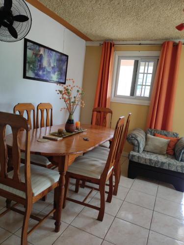 Gables Vacation Rentals with Private Gated Parking Onsite in โอโค ริโอส