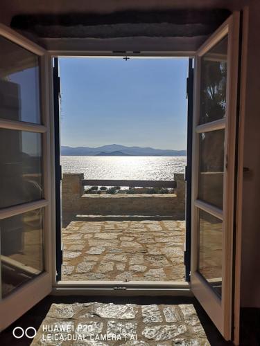 สภาพแวดล้อมโดยรอบ, Villa Antinaxos in อัมเปลัส