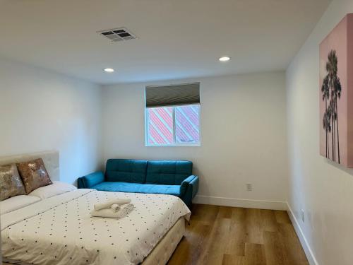 Chic and Secure Private room in modern home 6, Los Angeles (foto 8)