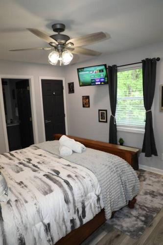 3 resort pools, pool table, hot tub, arcade! in Gatlinburg, USA