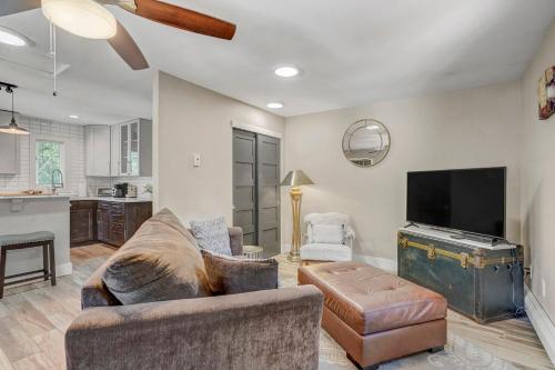 The Loft ~ Smart TV ~ FirePit ~ Self Check-In in Colorado Springs, USA