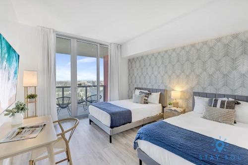 Modern Resort Apartment with Balcony Pool Gym in Hallandale Beach, USA
