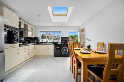 5 bedroom house Solihull 10 mins drive from BHX & NEC Private off road parking, Birmingham (fotografie 8)