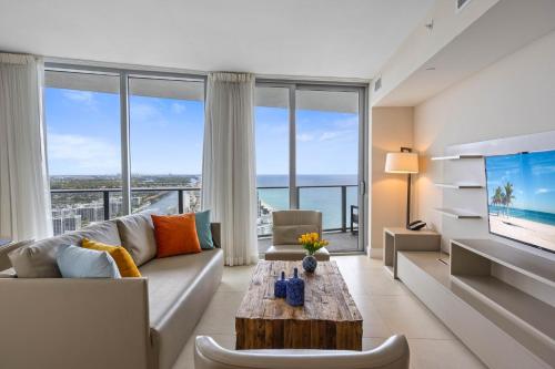 Corner condo, Wraparound Balcony Ocean and City Views at LYFE Resort