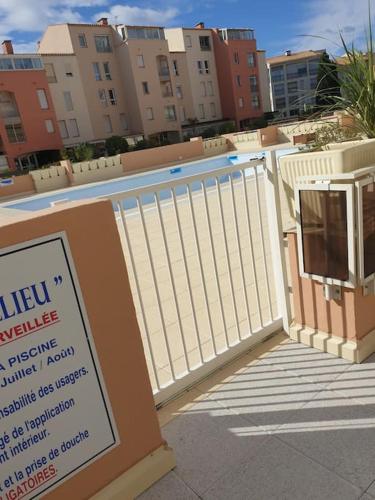 Swimming pool, Appartement Cap d'Agde avec vue mer near Bodega Buena Vista
