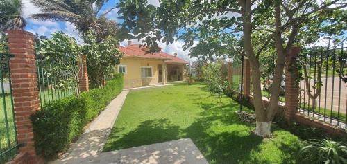 . Casa de campo en Lomas del Sur