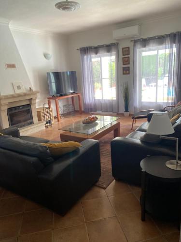 Holiday villa with pool near the ocean in Aljezur