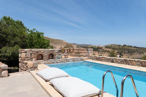 . Blue Vista Patmos pool studio