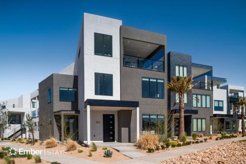 Desert Dream at Desert Color (by Ember Stays)