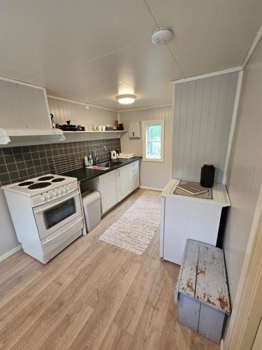 ห้องครัว, Tørfoss Gård, Hytte utleie, Campingvogn og bobil plasser (Tørfoss Gard, Hytte utleie, Campingvogn og bobil plasser) in นอร์ไดรซา