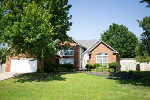 Walking distance to Coler MTN Bike - 3BR 2BA in Bentonville, USA