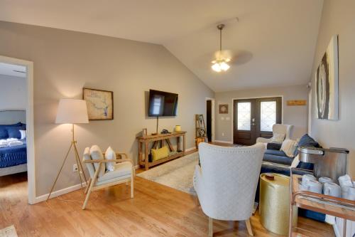 Lakefront Westminster Retreat w/ Boat Dock! in Westminster (SC)