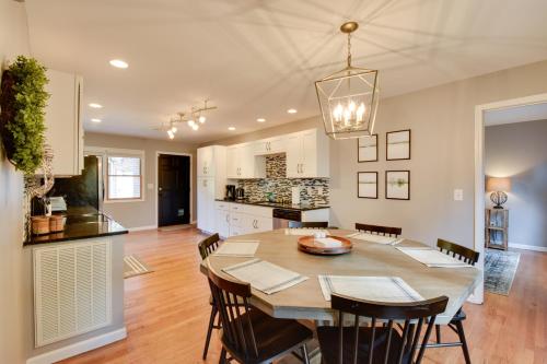 Lakefront Westminster Retreat w/ Boat Dock! in Westminster (SC)