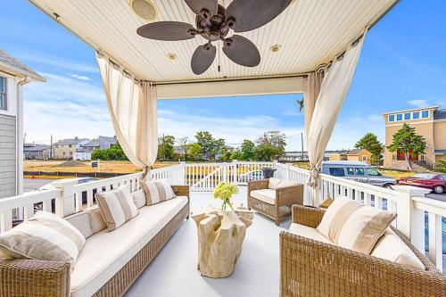 Luxurious Sea Bright Home half block from beach! in Sea Bright, USA