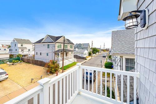 Luxurious Sea Bright Home half block from beach! in Sea Bright, USA