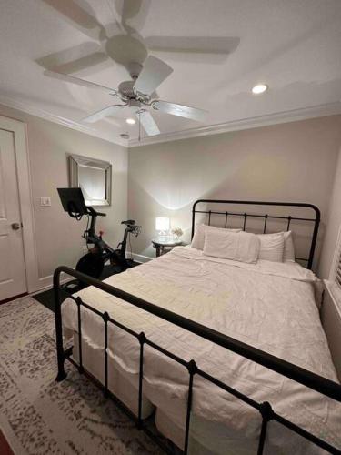 Luxurious Sea Bright Home half block from beach! in Sea Bright, USA