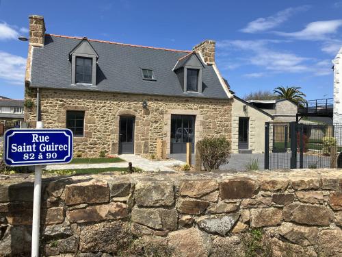 Three-Bedroom Holiday Home  room in Ty Loulou Ploumanach