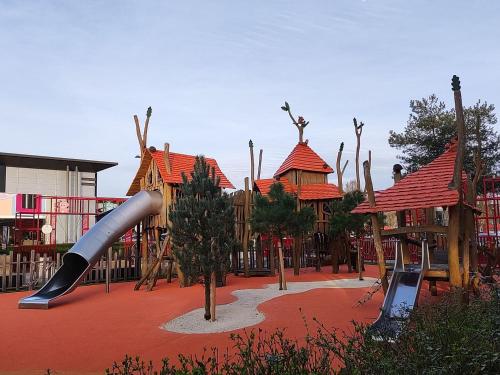 Детска площадка, La Maisonnette - Disneyland Paris in Chanteloup-en-Brie