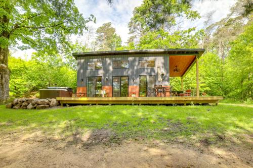 Modern Hersey Tiny Home with Private Hot Tub! in Evart, USA