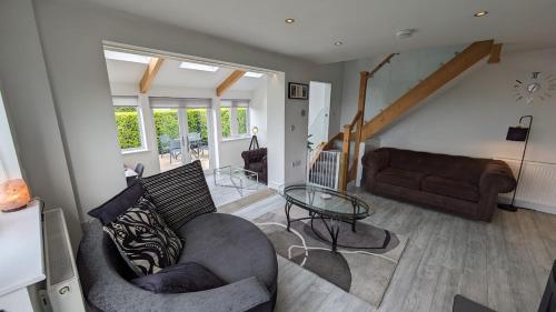 Lane End Cottage Holmfirth - Panoramic Views, Modernised with offroad parking