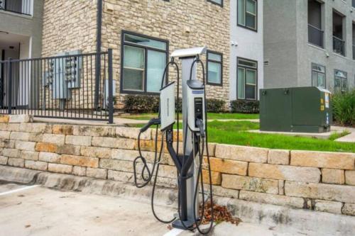 Modern Austin 2BR 2B Unit with Pool, Parking & WiFi in Austin, USA