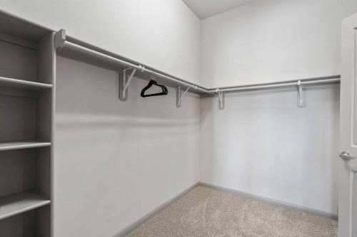 Modern Austin 2BR 2B Unit with Pool, Parking & WiFi - Tap to explore photos