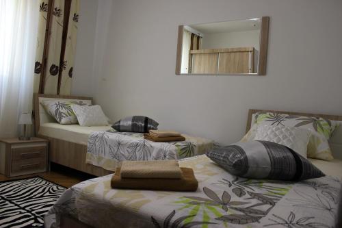 Deluxe Apartment Romana Top Centar with Balcony - image 14