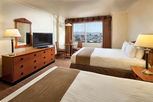 Bathroom, The STRAT Hotel, Casino & Tower in Las Vegas (NV)