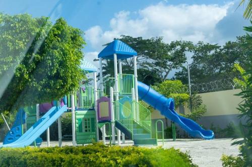 aire de jeux pour enfants, serendipity on the beach Ocho Rios in Saint Ann's Bay