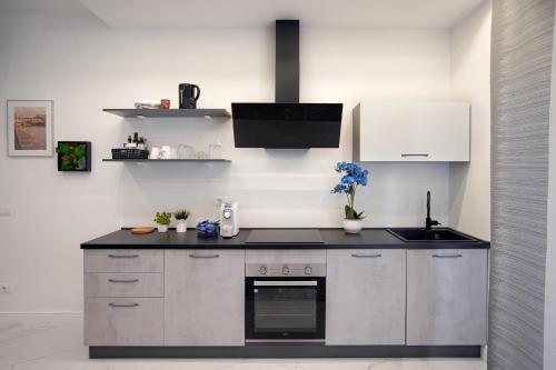 Sky suite downtown SMN ,train station,2 letti,balcone