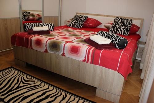 Deluxe Apartment Romana Top Centar with Balcony - image 4