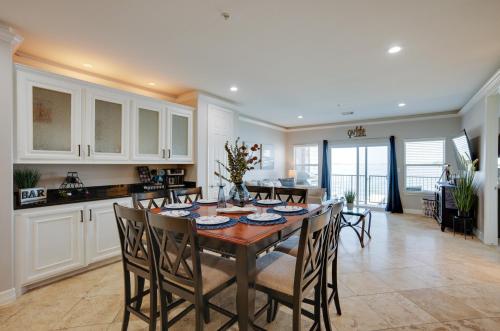 Lake Conroe Waterfront Home Patio and Shared Pool! in Willis, USA