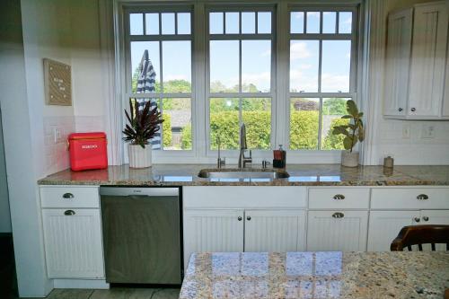 海景汽车旅馆和小屋